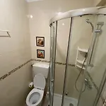 Nazarest Apartman *